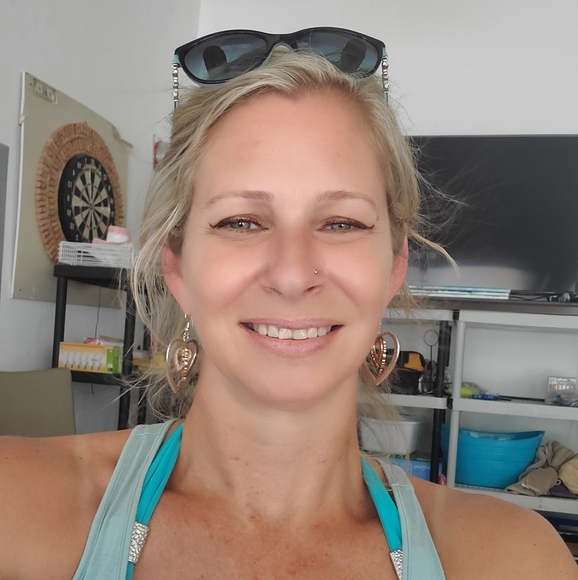 Meet your Posher, Courtney - Picture 5 of 5